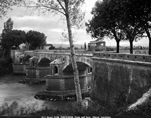Stagecoach Collection: Bridge over the Arno River, near Pontedera, in the province of Pisa