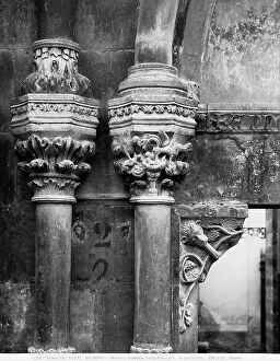 Images Dated 27th April 2009: Capitals of the main entrance, Palazzo dell'Annuziata, Sulmona