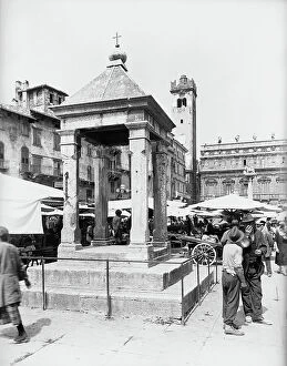 Images Dated 19th June 2009: Colonna del Mercato, Piazza delle Erbe, Verona