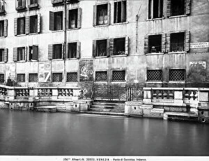 Images Dated 4th January 2013: The embarkation point of Ponte di Canonica, Canale di Canonica, Venice