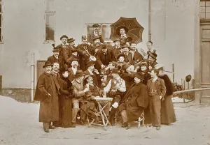 Group with beer mugs
