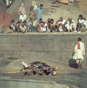 Images Dated 4th June 2007: Remains of a cremation along the 'ghat' of the Ganges, Benares (Varanasi), state of Uttar Pradesh