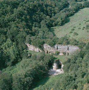 Images Dated 28th December 2007: Ruins of a Roman bridge in the Lazio countryside