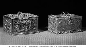 Images Dated 4th January 2013: Small reliquary chest in gilded silver with the French Fleur-de-Lis, made in Paris