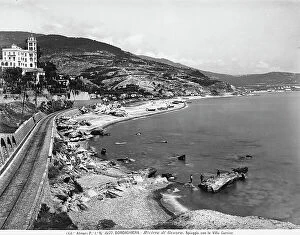 Bordighera Collection: View of the beach of Bordighera. In the background is Villa Garnier