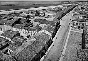 Images Dated 9th March 2017: View of Comacchio