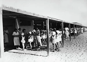 Images Dated 29th September 2014: Villa Rosa Maltoni Mussolini: meal distribution on the beach