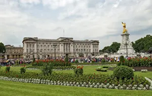 Prints of Buckingham Palace with Queen Victoria Memorial, many tourists, City of Westminster, London, England, United Kingdom Westminster Prints: Buckingham Palace Print, London, England