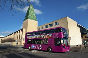 Prints of Oxford, England, UK. February 6th 2020 Purple Bus passing the Said Business School, Oxford University, named after Syrian-Saudi billionaire Wafic Said, Park End Street, Oxford Oxford, England, UK Oxford Prints: Oxford University Print: Purple Bus on Park End Street