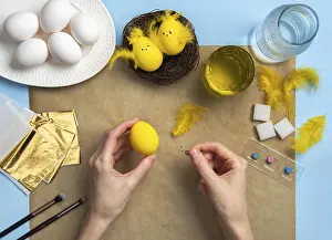 DIY Easter Egg Chick Prints: How to make a chick from eggs for Easter decor