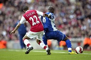 Images Dated 3rd March 2007: Leroy Lita holds off Gael Clichy