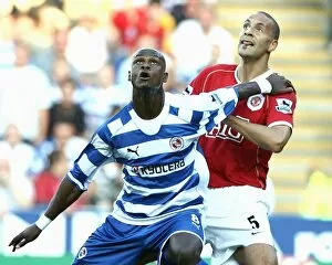 Images Dated 27th September 2006: Leroy Lita holds off Rio Ferdinand