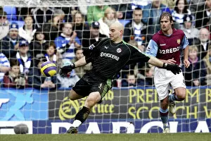 Images Dated 10th February 2007: Marcus Hahnemann clears his lines