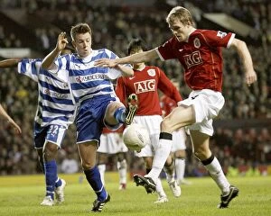 Images Dated 18th February 2007: Nicky Shorey closes down Manchester Uniteds Darren Fletcher
