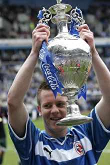 <b class=qtipBold><figcaption>Nicky Shorey and trophy</figcaption></b><br><br><em>© Reading FC & Gary Hynard 2006 - All Rights Reserved</em> Nicky Shorey and trophy