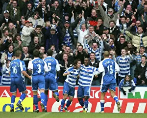 Images Dated 2nd January 2007: Reading players run to celebrate with Stephen Hunt after he scored in the 15th minute against West H