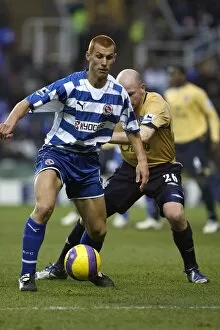 Images Dated 24th December 2006: Steve Sidwell receives a shove from Evertons Lee Carsley