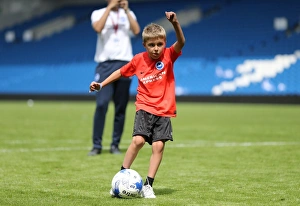<b class=qtipBold><figcaption>Young Seagulls Open Training Session</figcaption></b><br>Young Seagulls Open Training Session 31st July 2015. Albion fans, penalty shootout with Capser Ankergren<br><em>© ©Brighton and Hove Albion</em> Young Seagulls Open Training Session